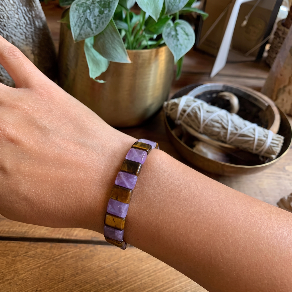 Quiet Confidence Tiger's Eye Stretch Bracelet - UGC