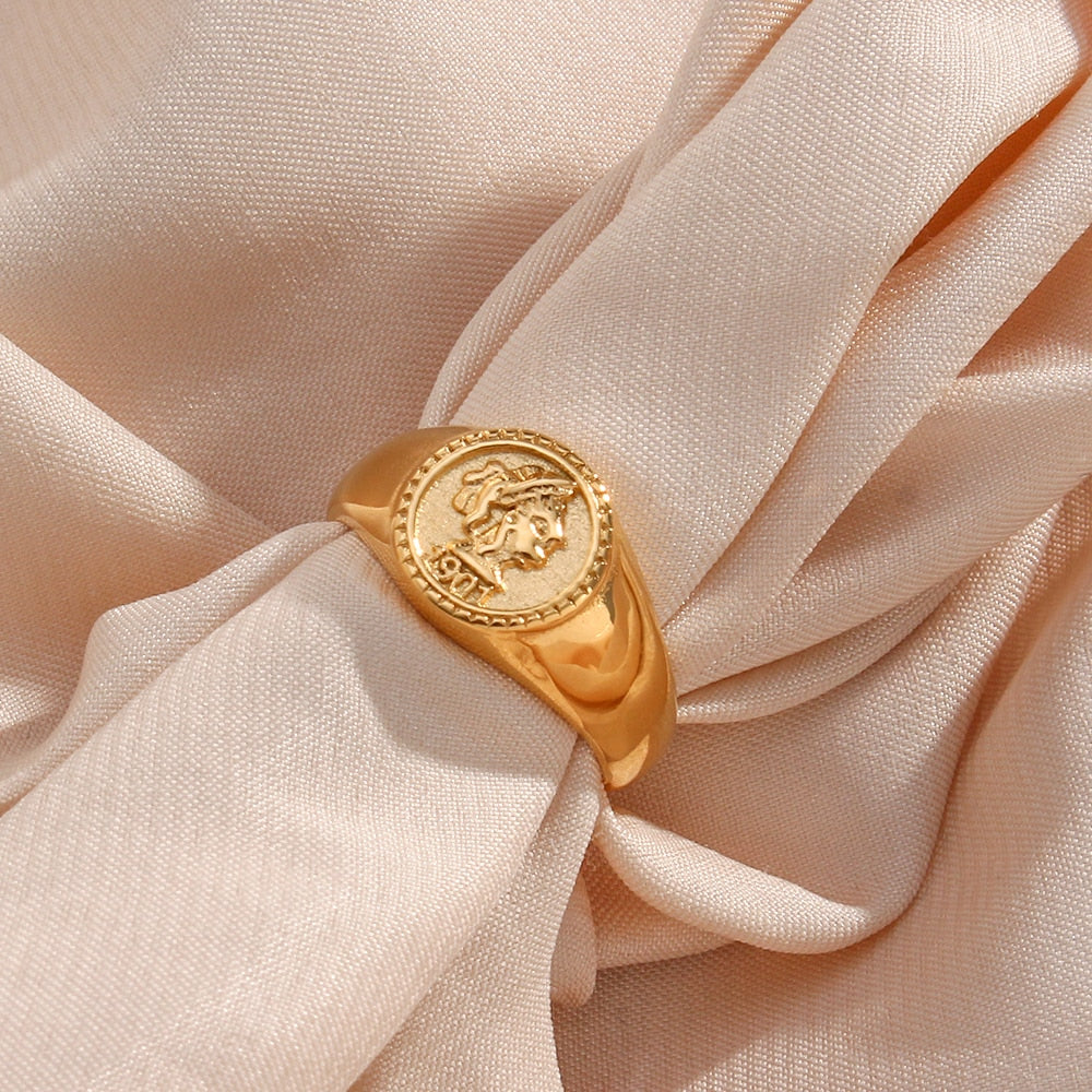 Queen Vintage Guild Ring