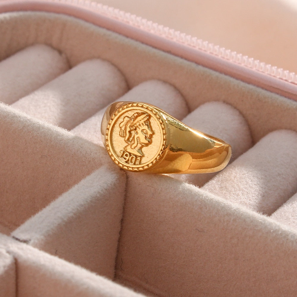 Queen Vintage Guild Ring