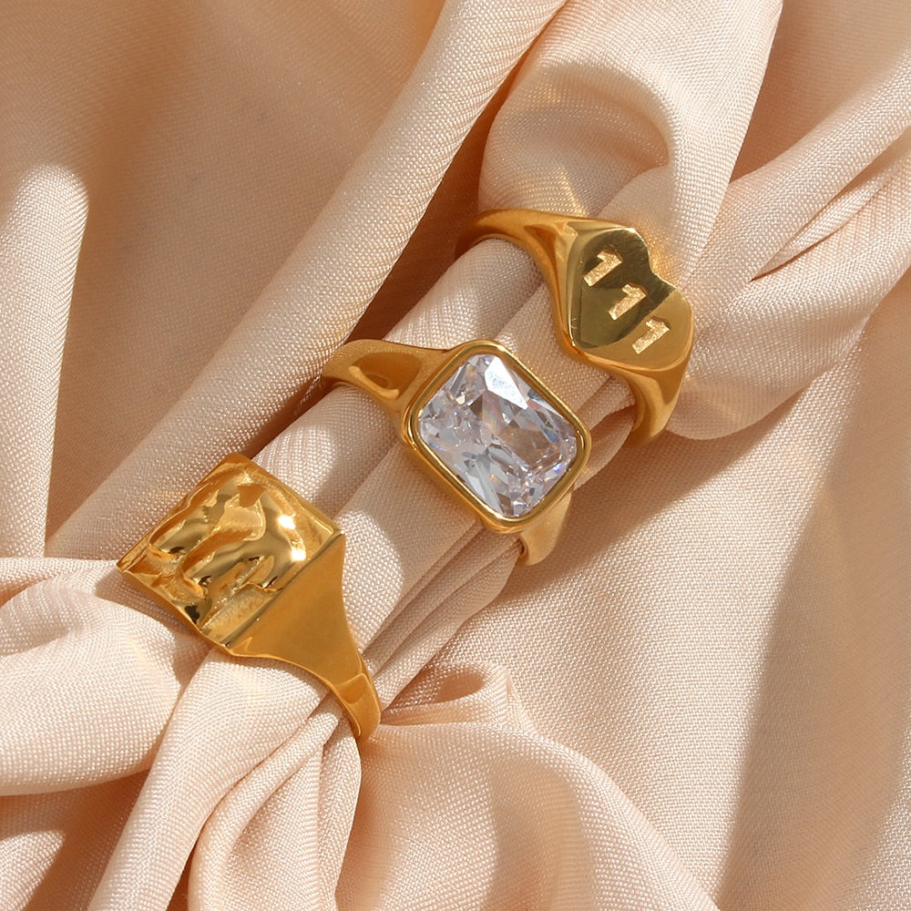 Square Accent Detailed Gold Ring