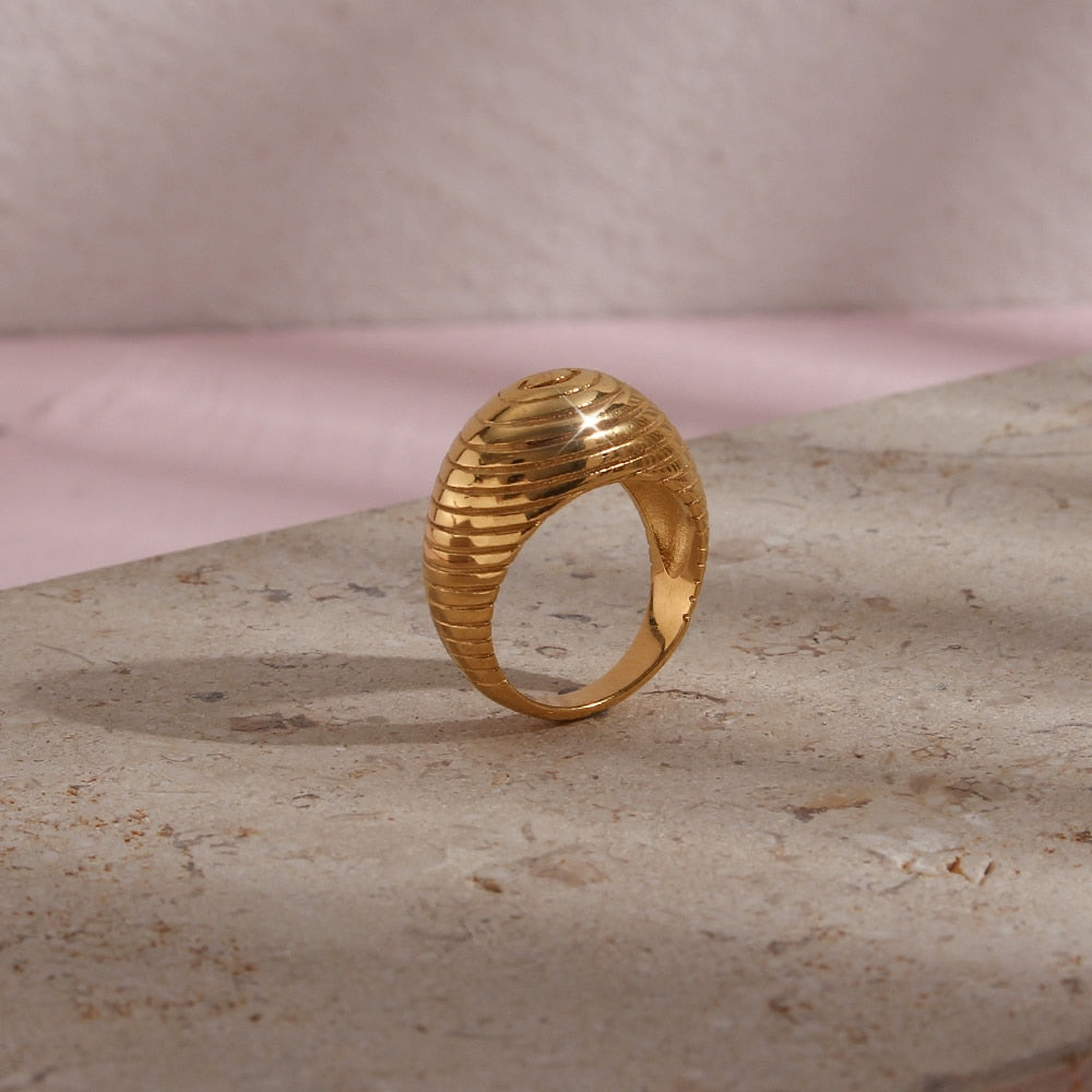 Elegant Sphere Texture Dome Ring