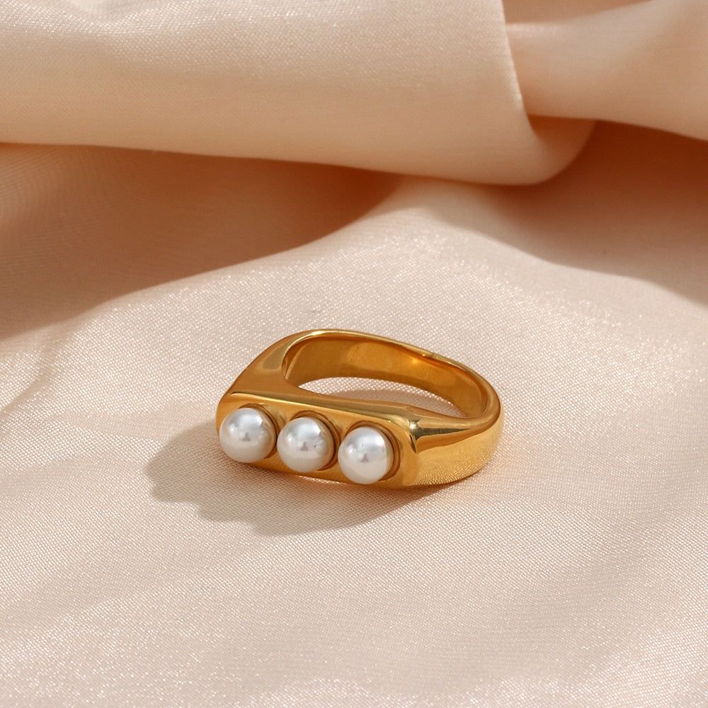 Purse Style Peal Studded Ring