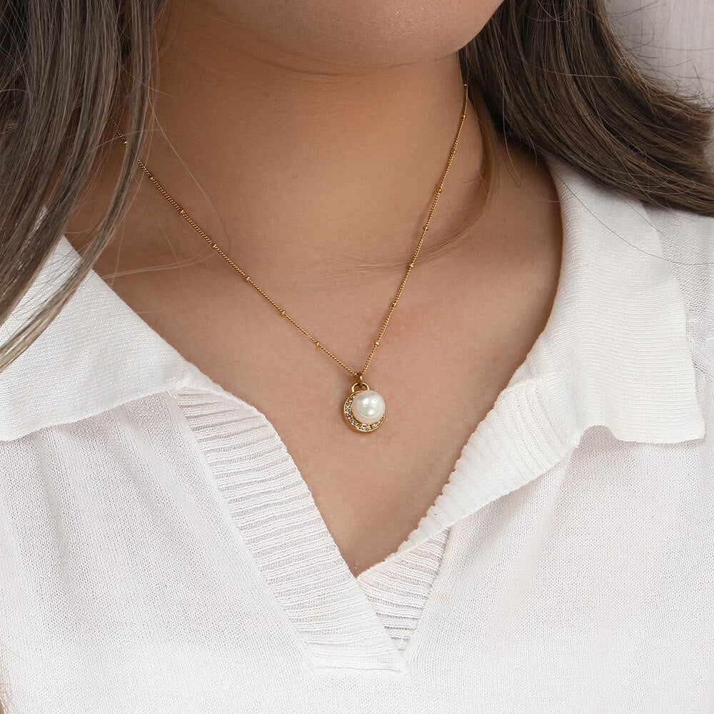 Studded Pendant Pearl Necklace